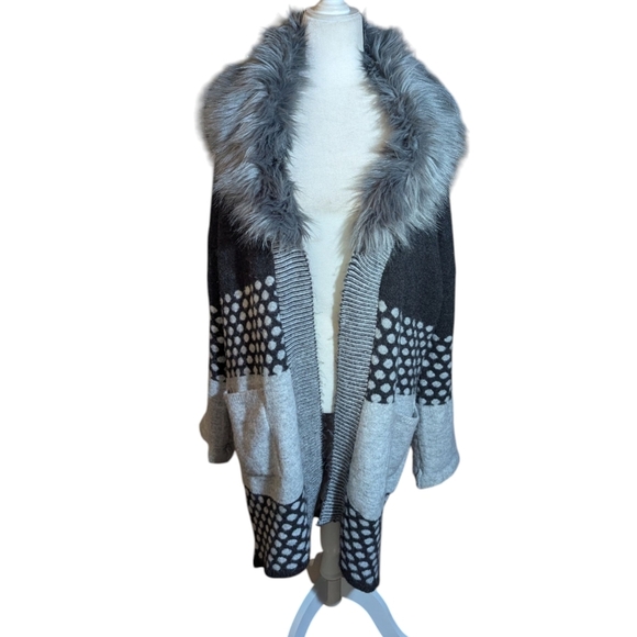 Black / Gray Faux Fox Fur Collar Striped/Dots Long Open Front Soft Cardigan Sz M - Picture 10 of 11